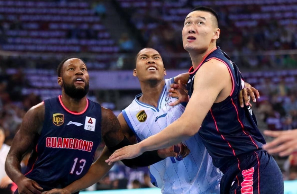 乐鱼电竞- 冲浪超级杯焦点战:塞北麒麟队大胜燕山旋风队,外线火力全开。新人首发惊艳