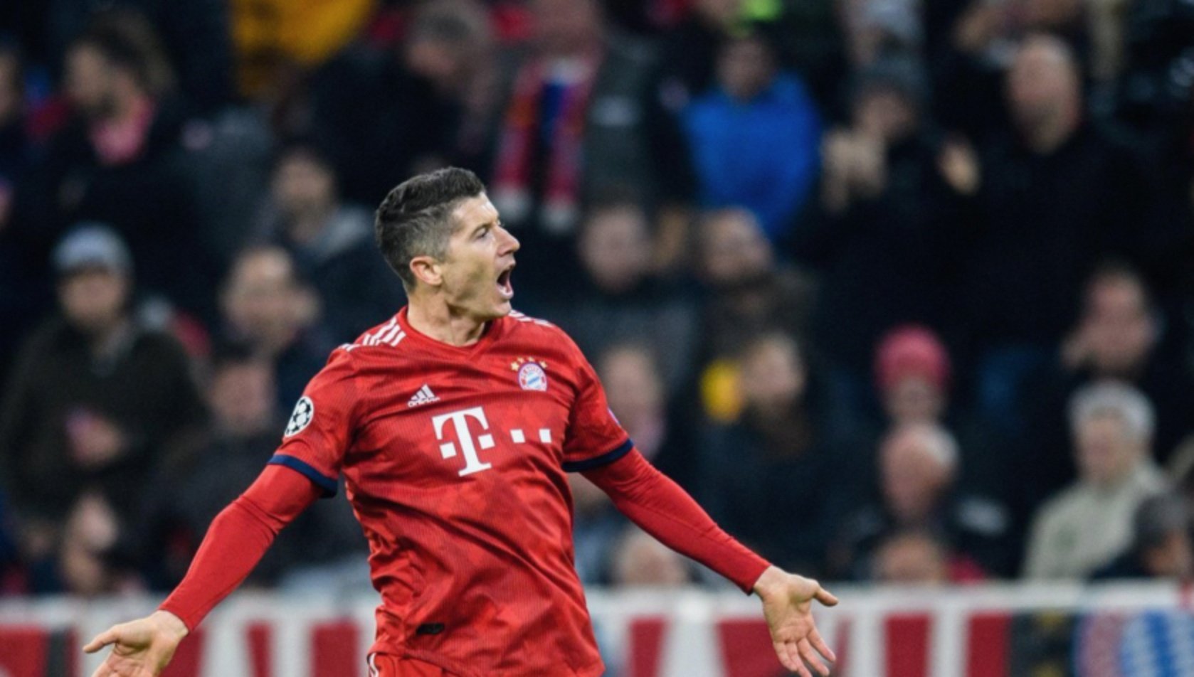 莱万多夫斯基在雄鹿比赛中夺冠，最后时刻胜出引发热议！比赛高潮迭起的简单介绍